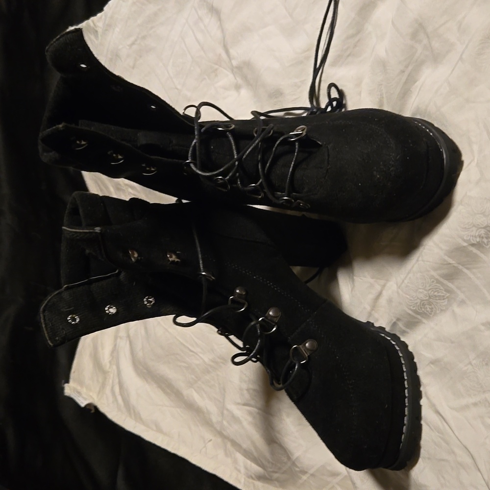 Heels - Picture 3 of 4